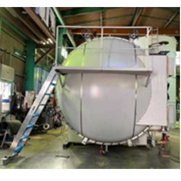 馬用高気圧高酸素ドームの外観（正面）